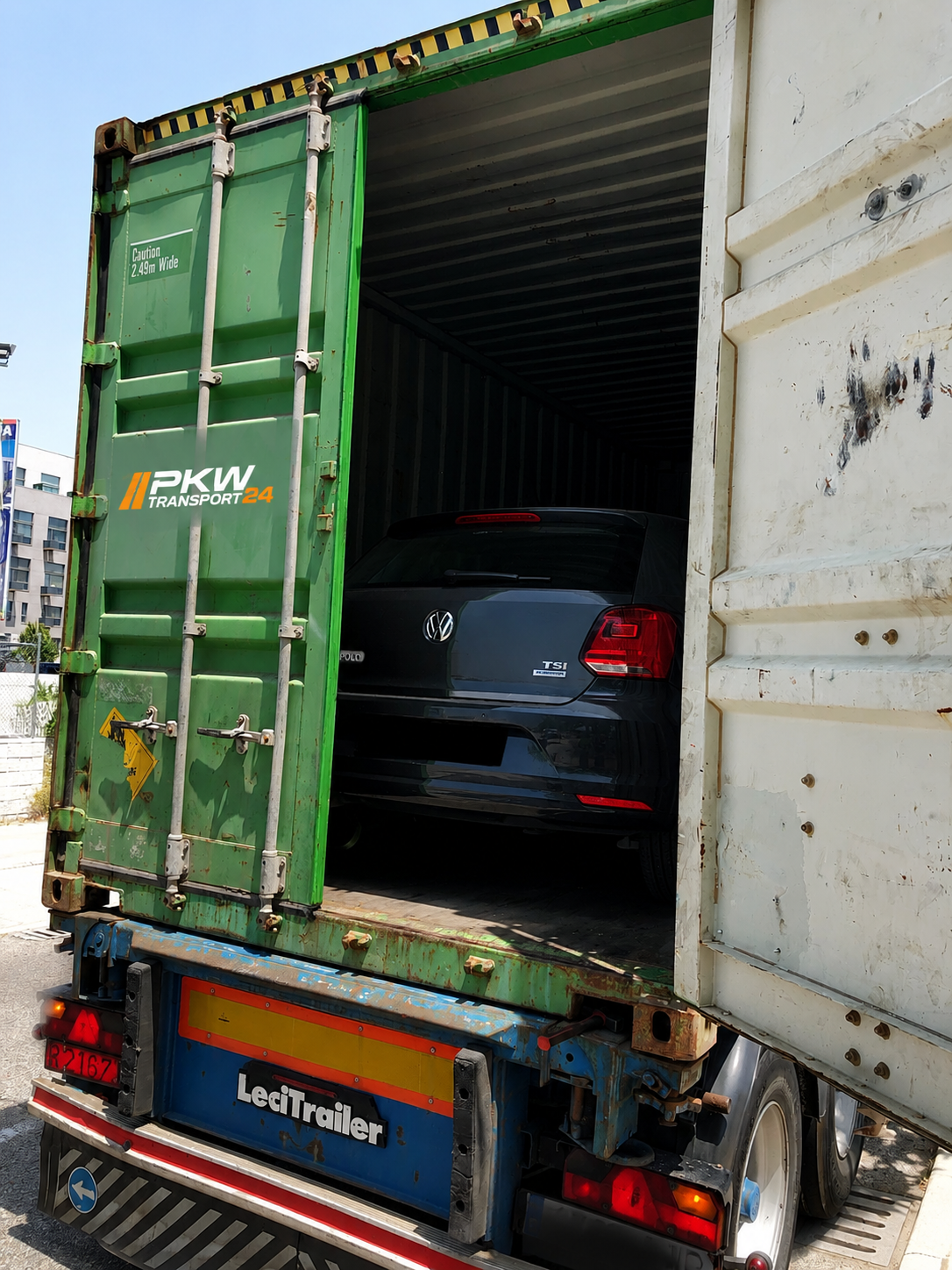 Containertransport mit Fahrzeug Bild 4